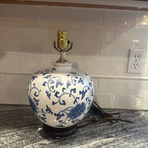 Vintage Blue and White Ceramic Ginger Jar Table Lamp